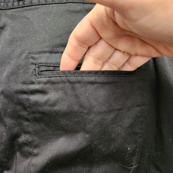 Gloria Vanderbilt Black 12 Cargo Capri Pants - Picture 6 of 14